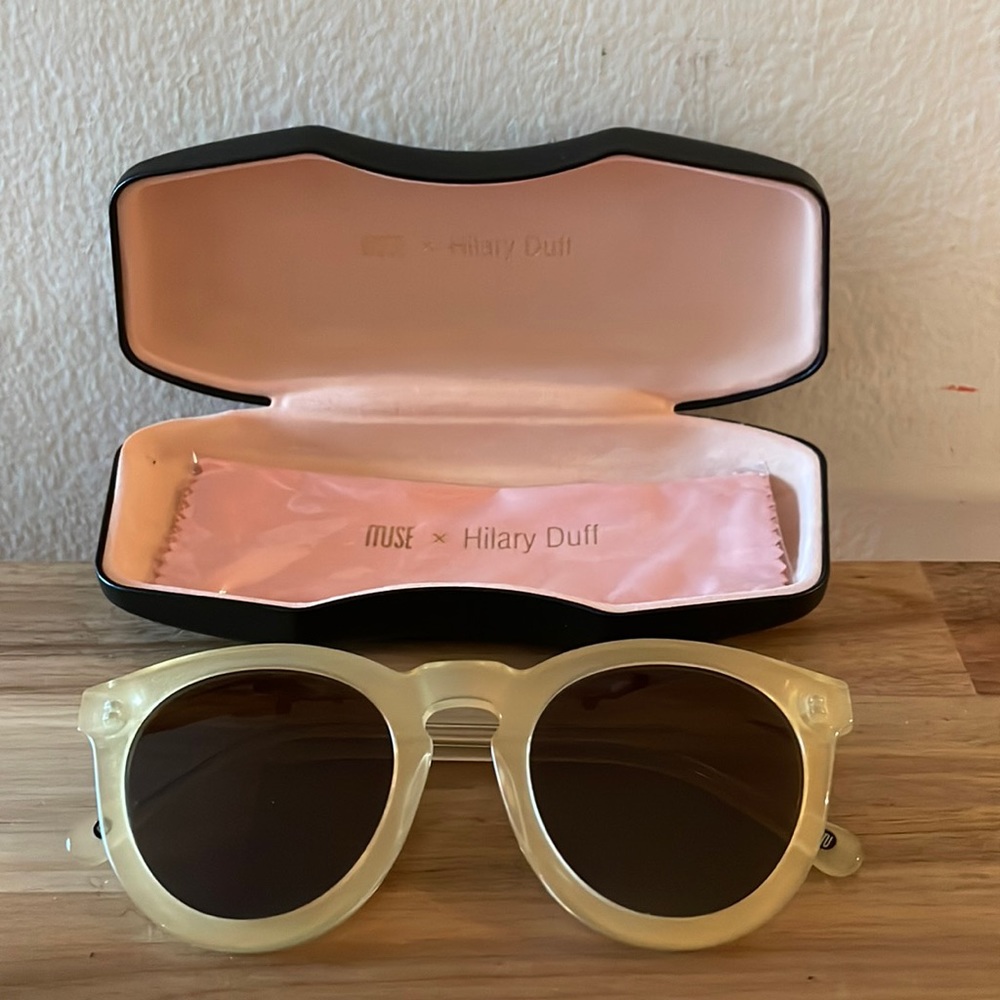 MUSE Hillary Duff Sunglasses